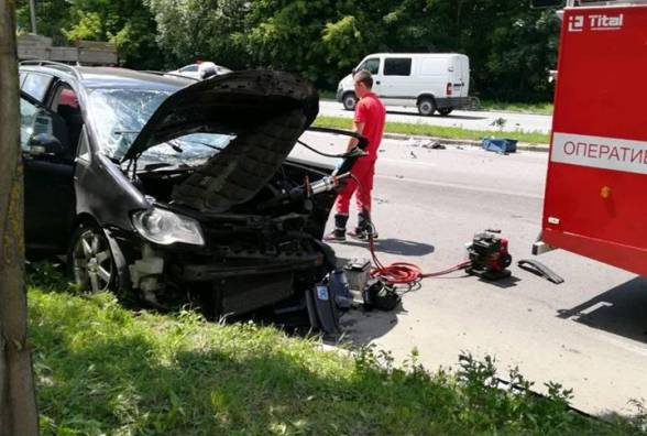 914260 ulamki po dorozi ta kalyuzha krovi bilya strizhavki stalasya smertelna dtp